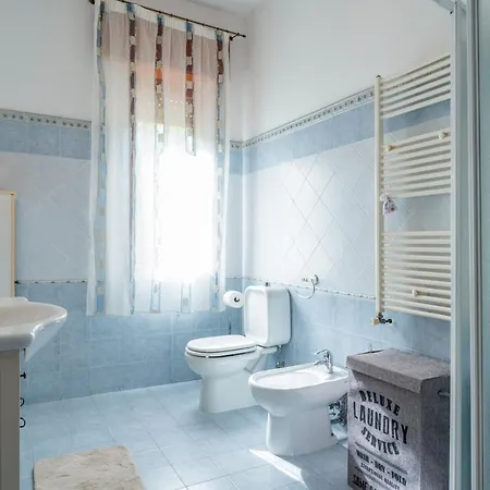 Roomy Flat Near The Sea *