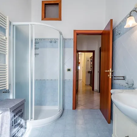 Roomy Flat Near The Sea *