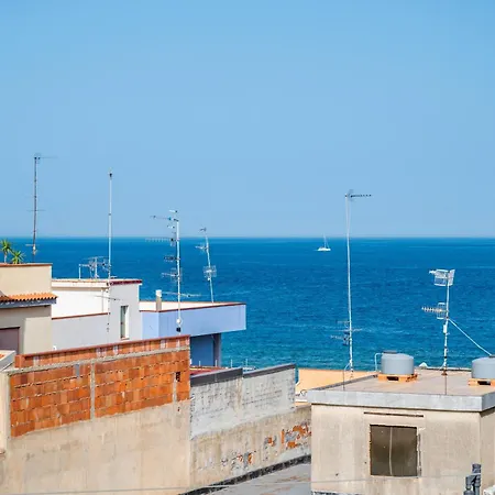 Guesthost - Roomy Flat Near The Sea Lägenhet Giardini Naxos