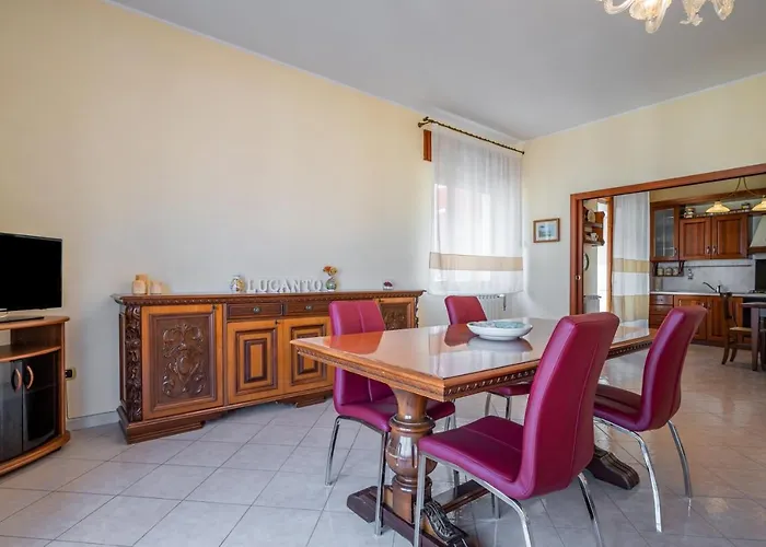 Guesthost - Roomy Flat Near The Sea