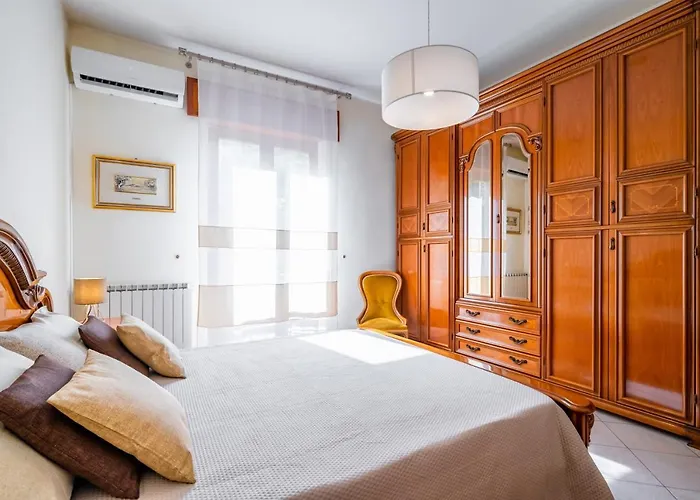 Lägenhet Guesthost - Roomy Flat Near The Sea *