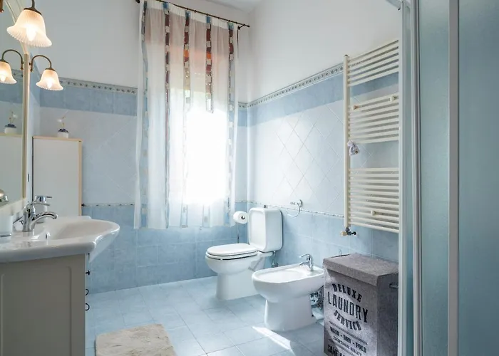 Guesthost - Roomy Flat Near The Sea *