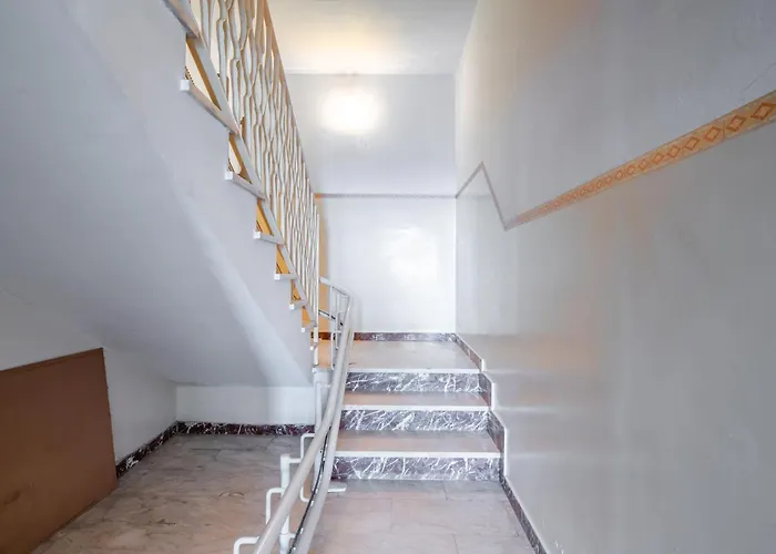 Guesthost - Roomy Flat Near The Sea