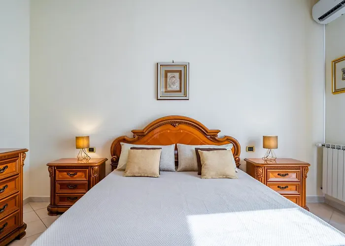 Lägenhet Guesthost - Roomy Flat Near The Sea Giardini Naxos