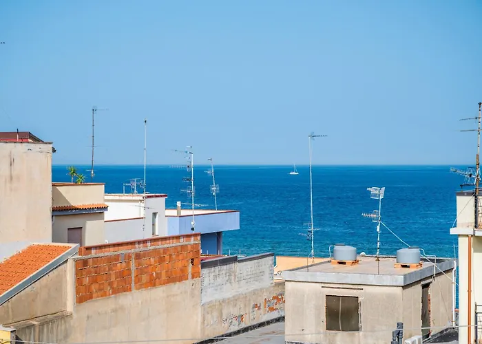 Guesthost - Roomy Flat Near The Sea Lägenhet Giardini Naxos