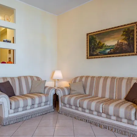 Guesthost - Roomy Flat Near The Sea * גיארדיני נאקסוס