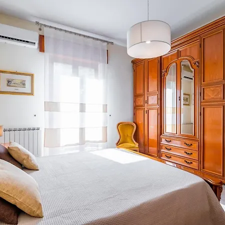 Apartment Roomy Flat Near The Sea *