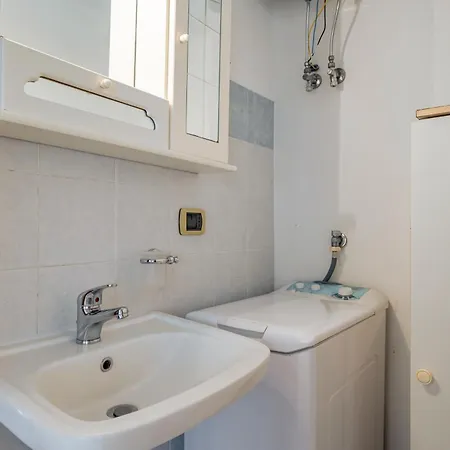Roomy Flat Near The Sea *