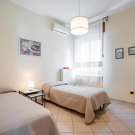 Guesthost - Roomy Flat Near The Sea * Giardini Naxos