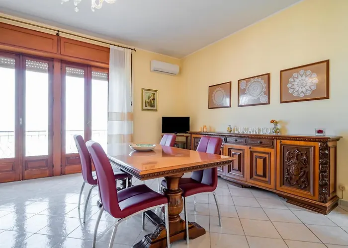 Apartment Guesthost - Roomy Flat Near The Sea *