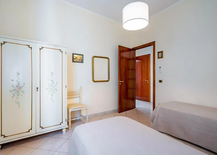 Apartment Guesthost - Roomy Flat Near The Sea