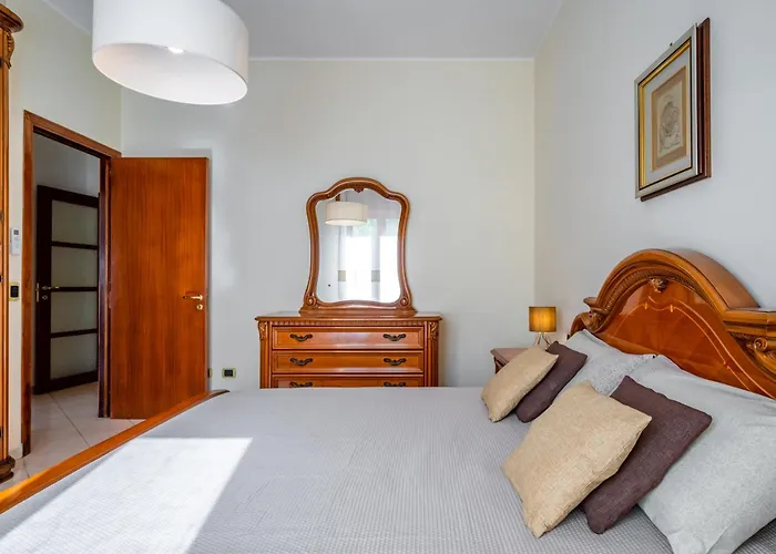 Apartment Guesthost - Roomy Flat Near The Sea *