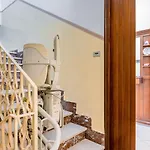 Apartment Guesthost - Roomy Flat Near The Sea Giardini-Naxos