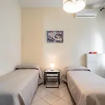 Guesthost - Roomy Flat Near The Sea Apartment *