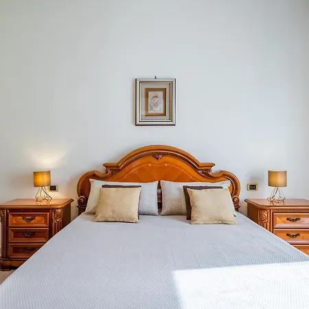 Apartment Guesthost - Roomy Flat Near The Sea Giardini-Naxos